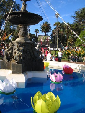  Taken at the 2006 Lantern Festival in Albert Park. The lanterns in the Fountain area look amazing against the spectacular blue water, and the dark fountain.